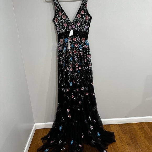GORGEOUS MAC DUGGAL 3D SEQUIN APPLIQUÉ GOWN NWOT - Picture 7 of 11